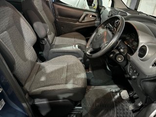/photos/9954/95b3441f-b6f1-49c5-8856-e101be4381a1_i320x240.jpg
